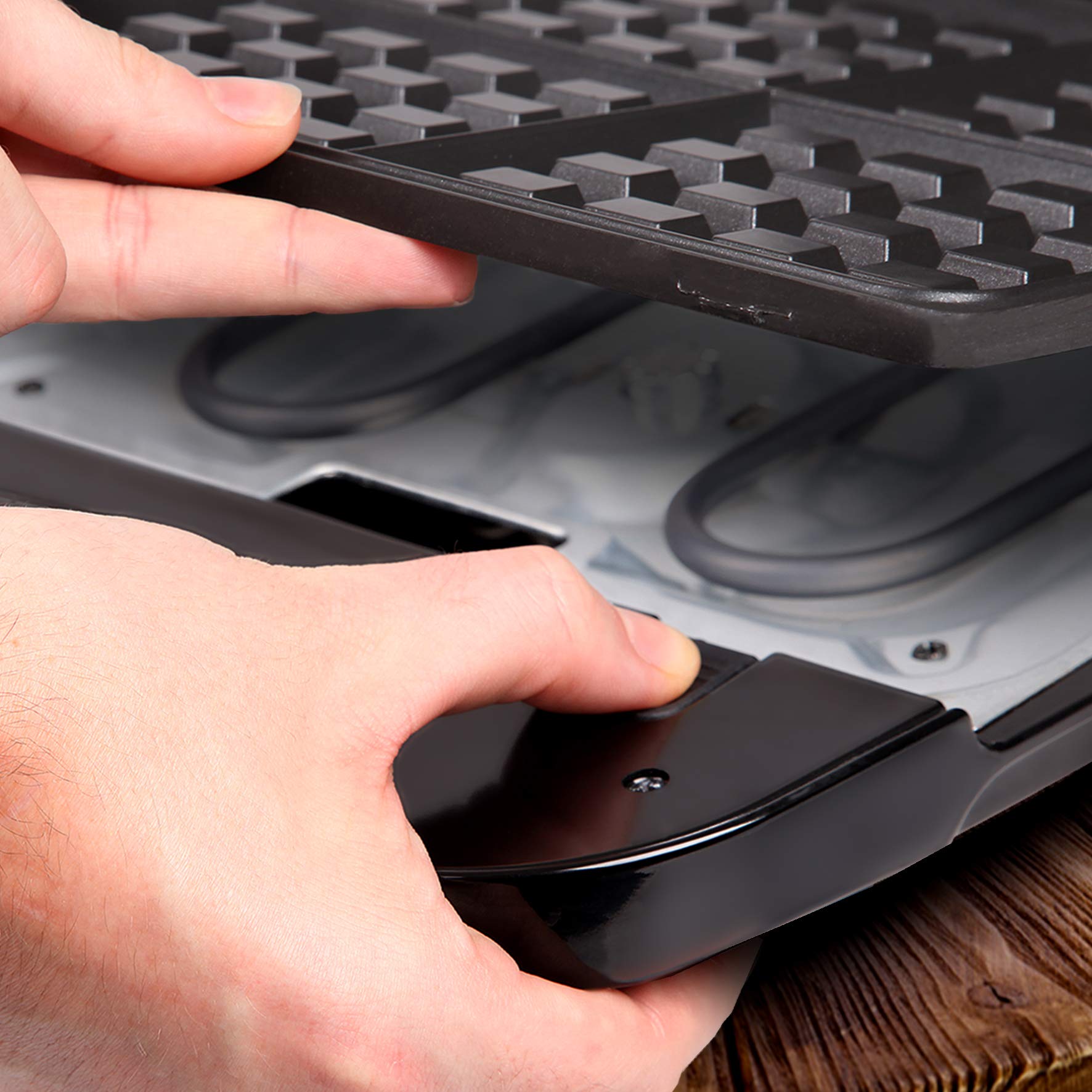 Duronic WM60 electric waffle maker with locking mechanism to ensure waffles cook evenly and do not fall out