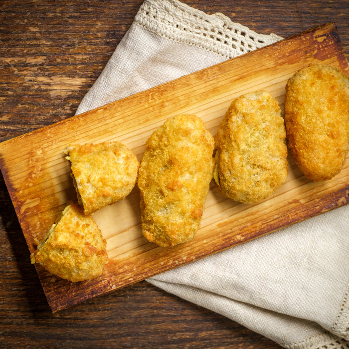 Spicy and cheesy jalapeno poppers fried using the Duronic AF34 dual air fryer