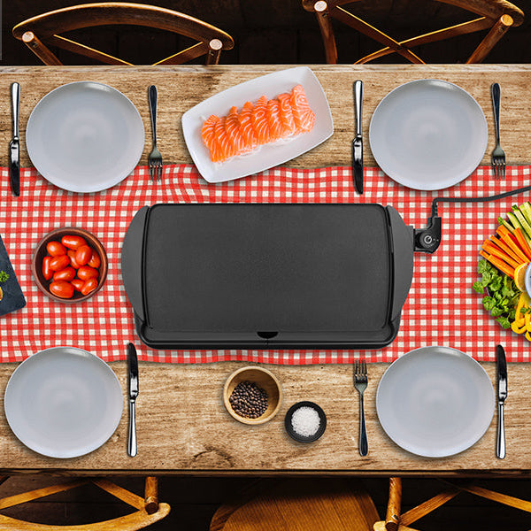 Duronic GP20 electric teppanyaki grill on table surrounded by food