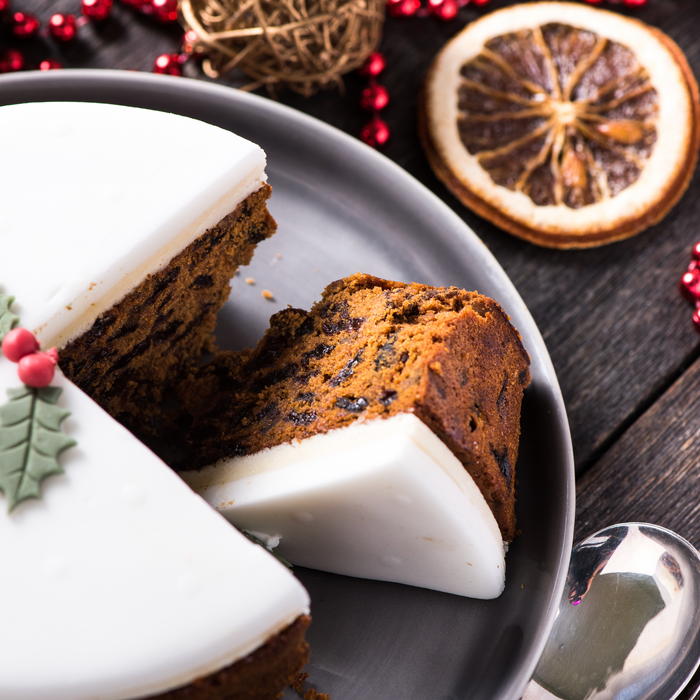 Delicious moist air fryer christmas cake recipe baked using the Duronic AF34 large air fryer