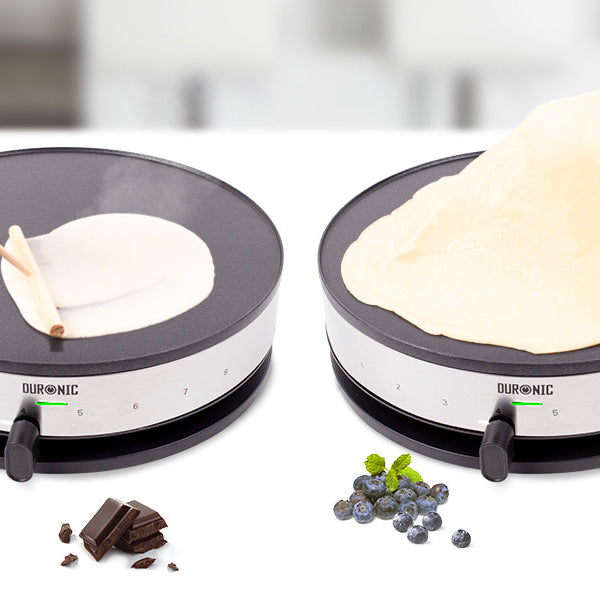 Duronic PM131 electric crepe maker showing a how-to for delicious crepes