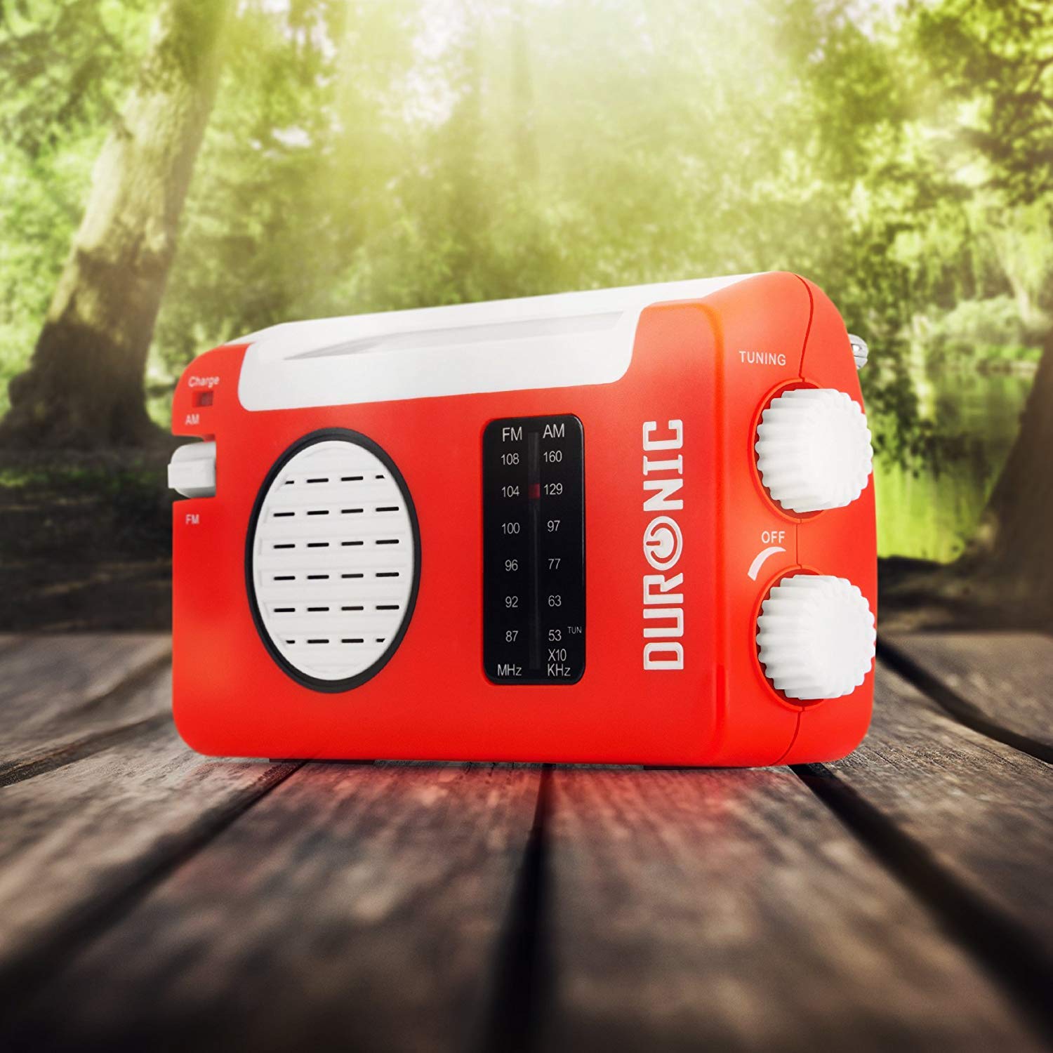 Duronic Solar Radio, HYBRID sitting on a wooden table outdoors in nature.