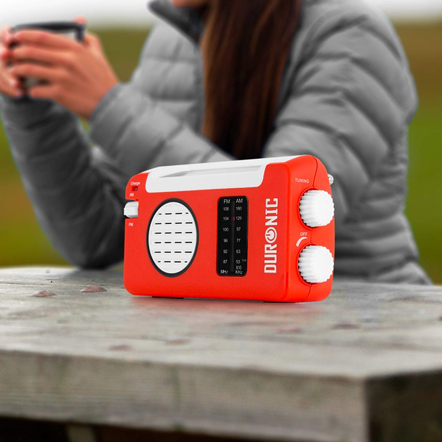 Duronic Solar Radio, HYBRID with a blurred person holding a mug.