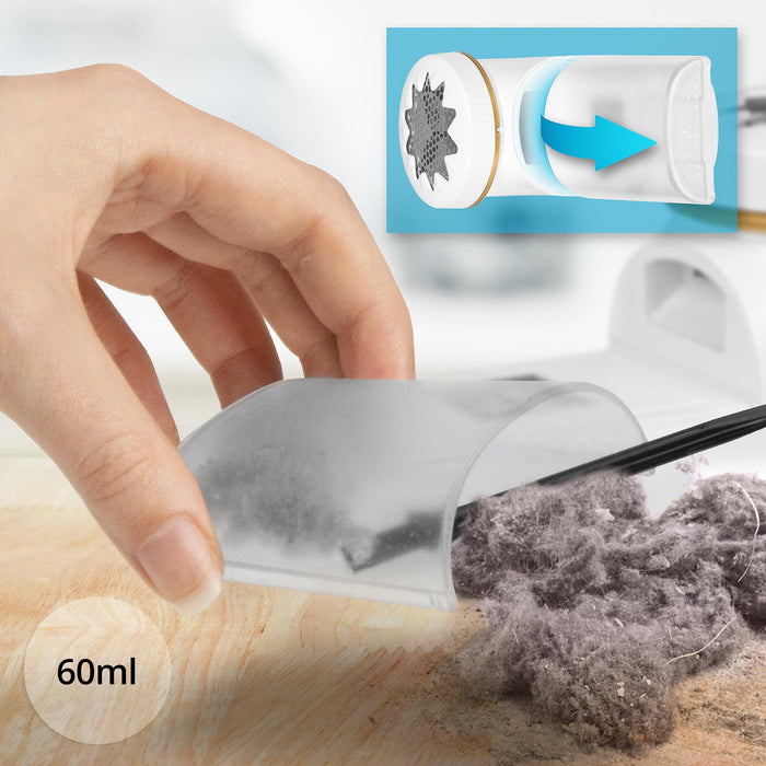 Duronic Bobble Remover with a person's hand slides off the 60ml translucent lint collector