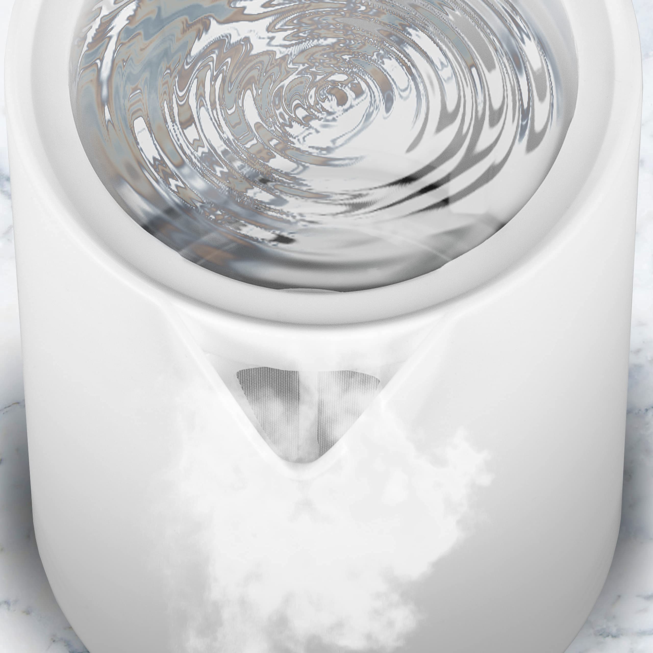 Duronic Electric Kettle with boiling water ripples and steam escaping the spout.