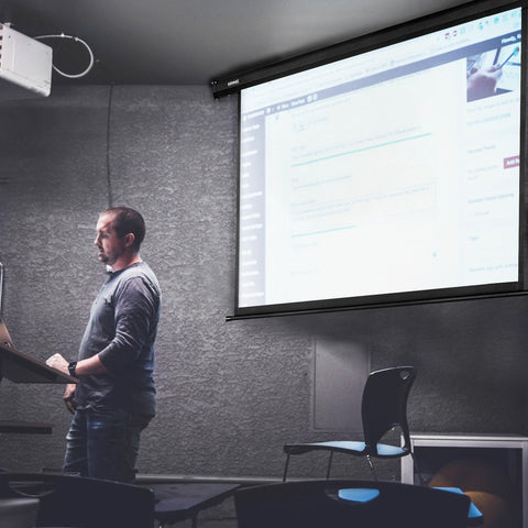 Duronic Electric Projector Screen with man gives a presentation