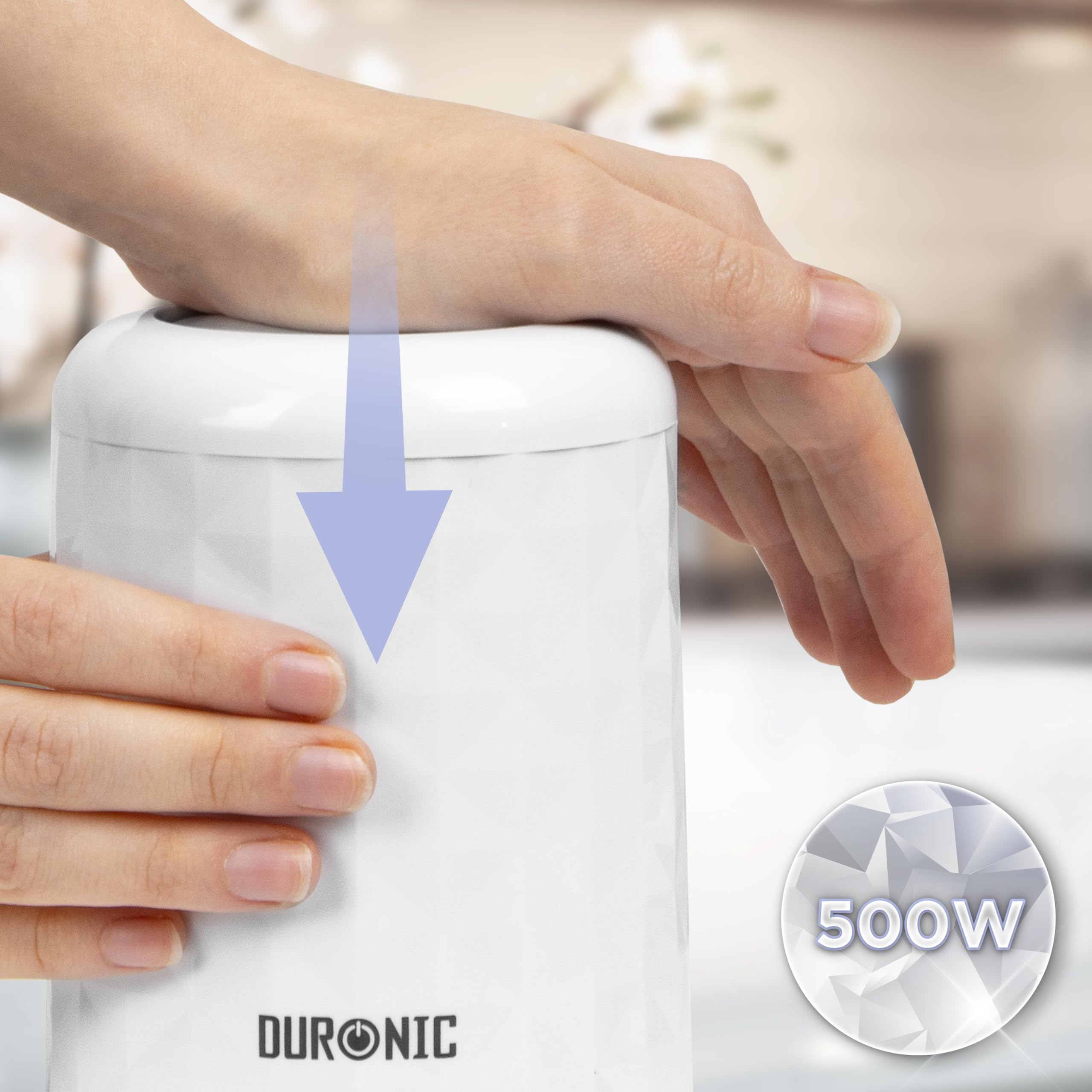 Duronic Mini Chopper with aperson uses their palm to press down on the lid.