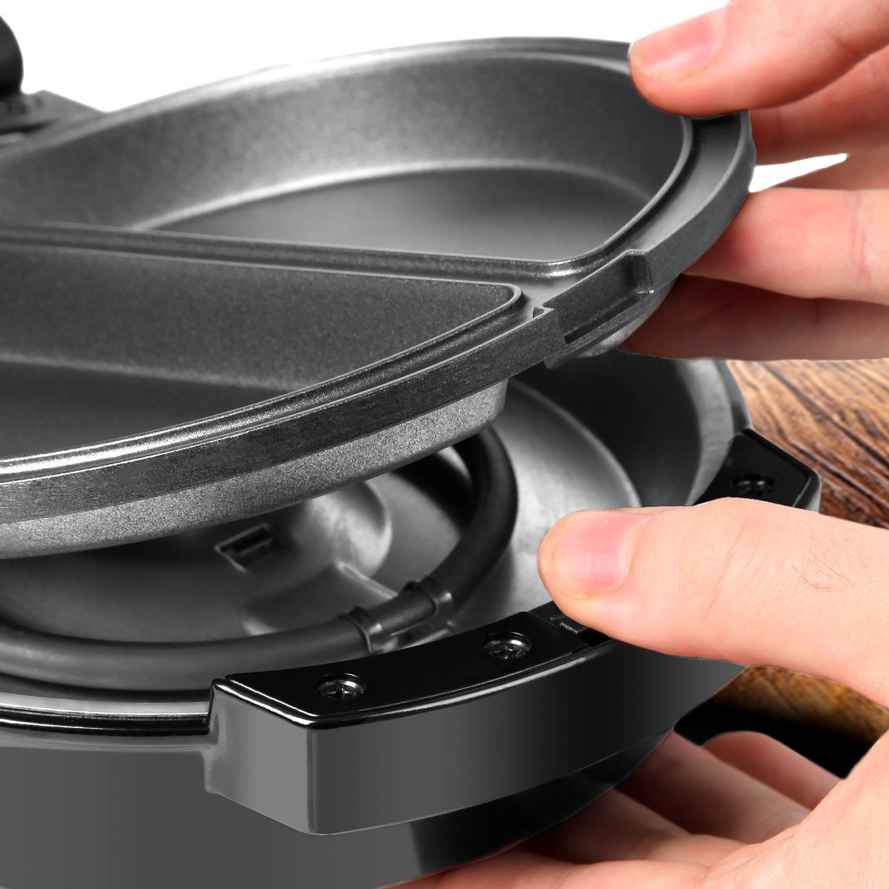 Duronic OM60 electric omelette cooker with dual non-stick removable grill plates